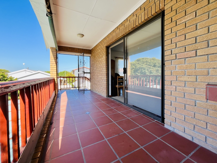 2 Bedroom Property for Sale in Sandbaai Western Cape